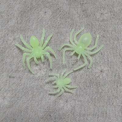 Glow in The Dark Plastic Spiders LUMI-PW0001-166C-1